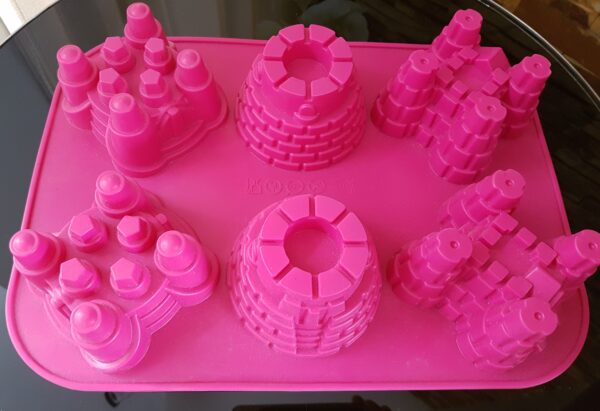 6 CUP CASTLE SILICON BAKING MOULD