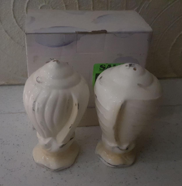 RUSTIC VINTAGE SHELL LOOK SALT & PEPPER SHAKERS