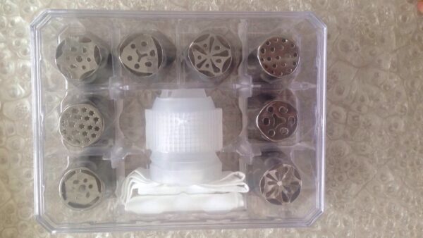 RUSSIAN NOZZLES SET OF 8PC WITH CONNECTOR & PIPING BAG IN ACRYLIC BOX