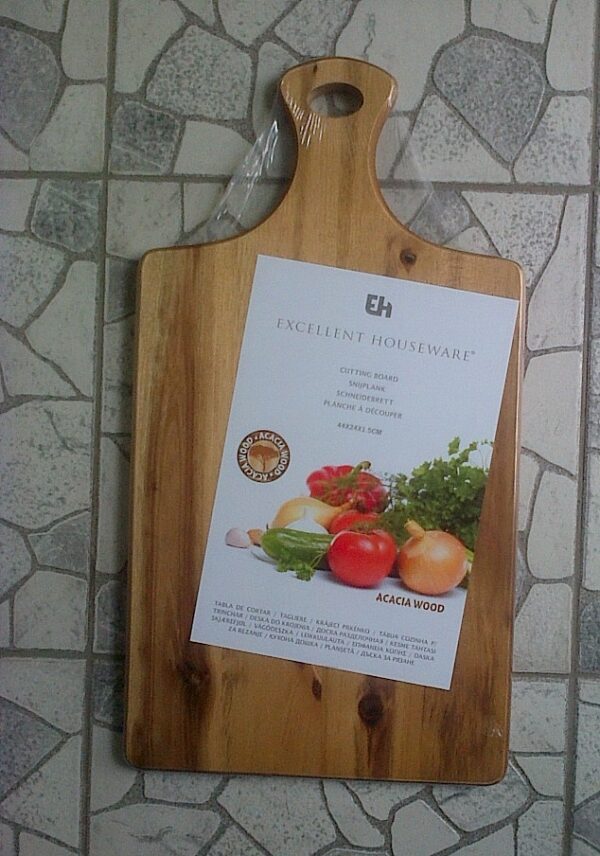 CHOPPING BOARD WITH HANDLE
