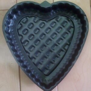 NON-STICK HEART SHAPED CAKE PAN