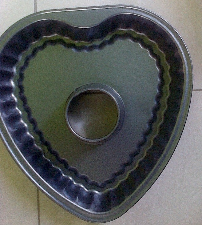 NONSTICK FUNNEL HEART CAKE TIN Home Worth